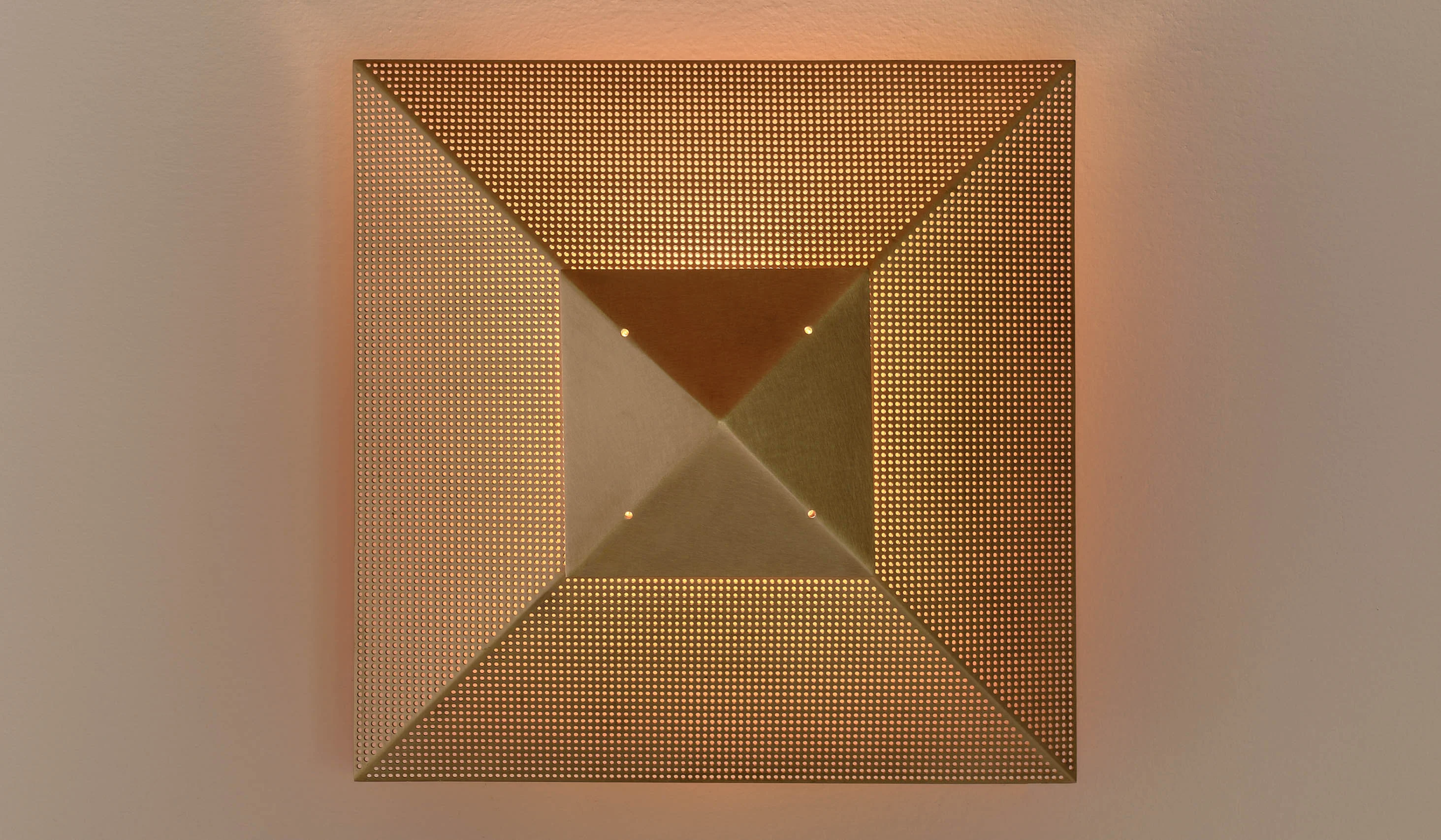 Danny Kaplan Pyramid Sconce - Image 10
