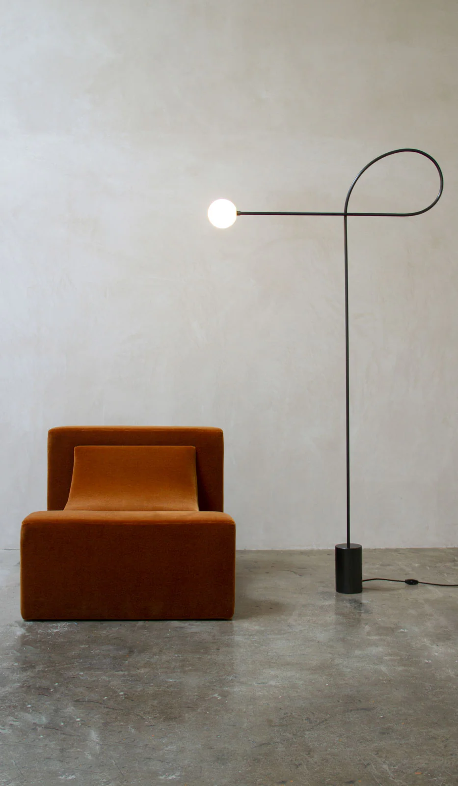 Estudio Persona Bow Floor Lamp - Image 3