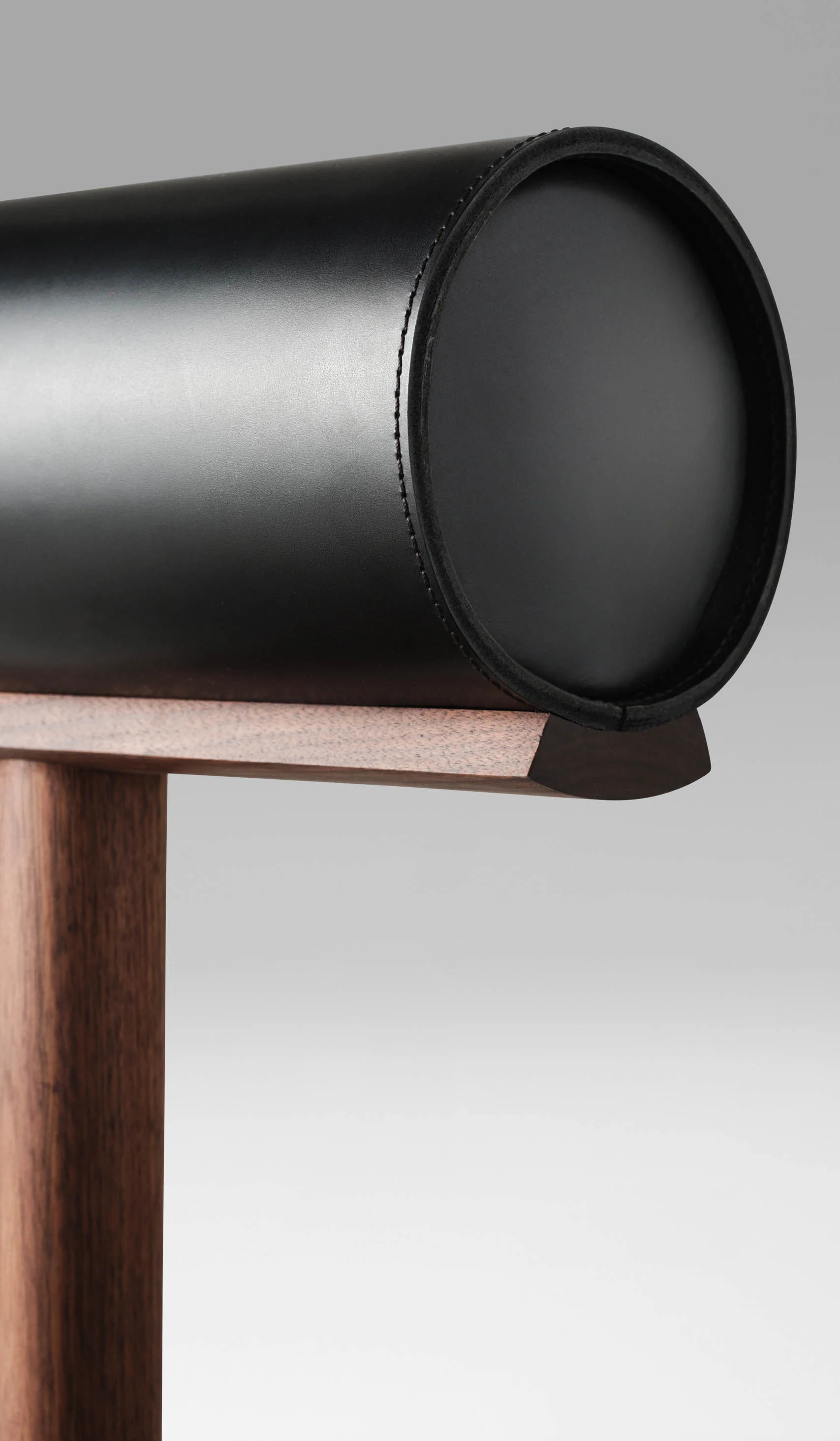 Estudio Persona Una Counter Stool - Image 19