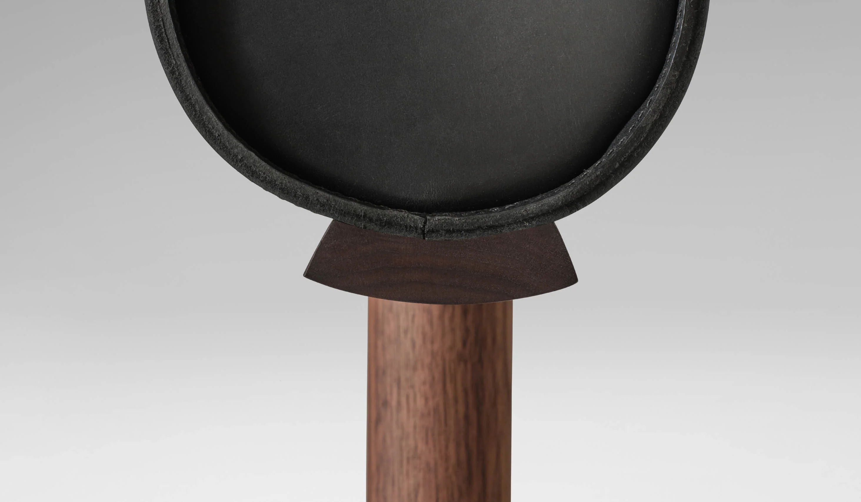 Estudio Persona Una Counter Stool - Image 20