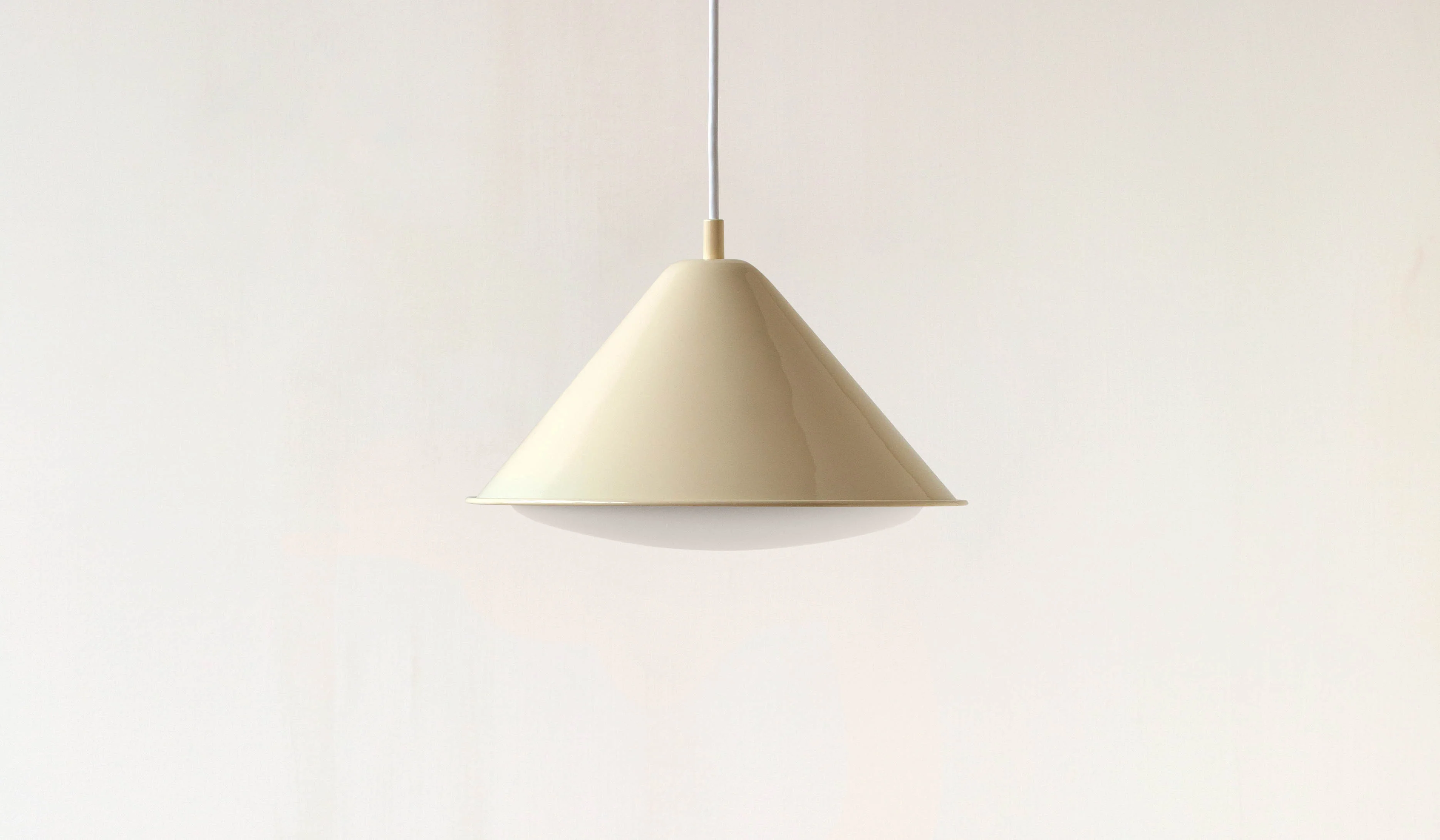 In Common With Eave Triangle Pendant - Image 25