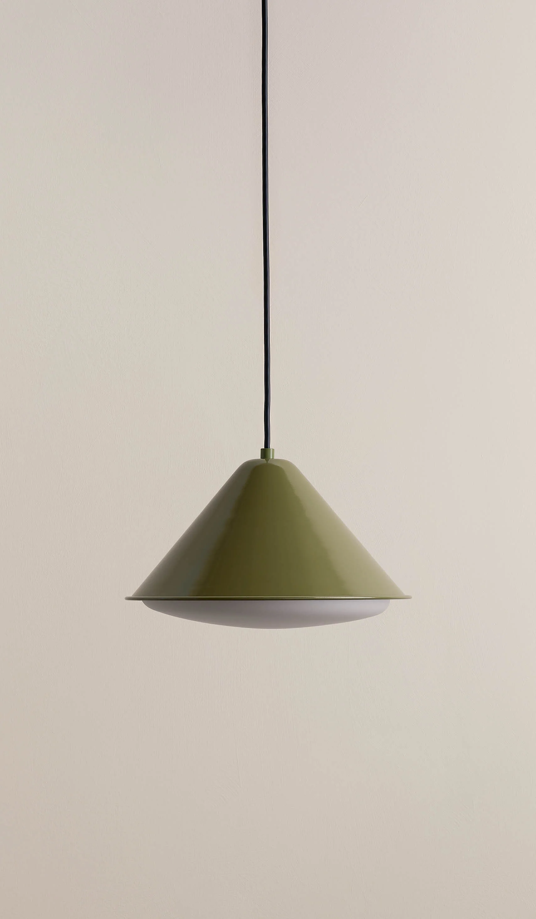 In Common With Eave Triangle Pendant - Image 3