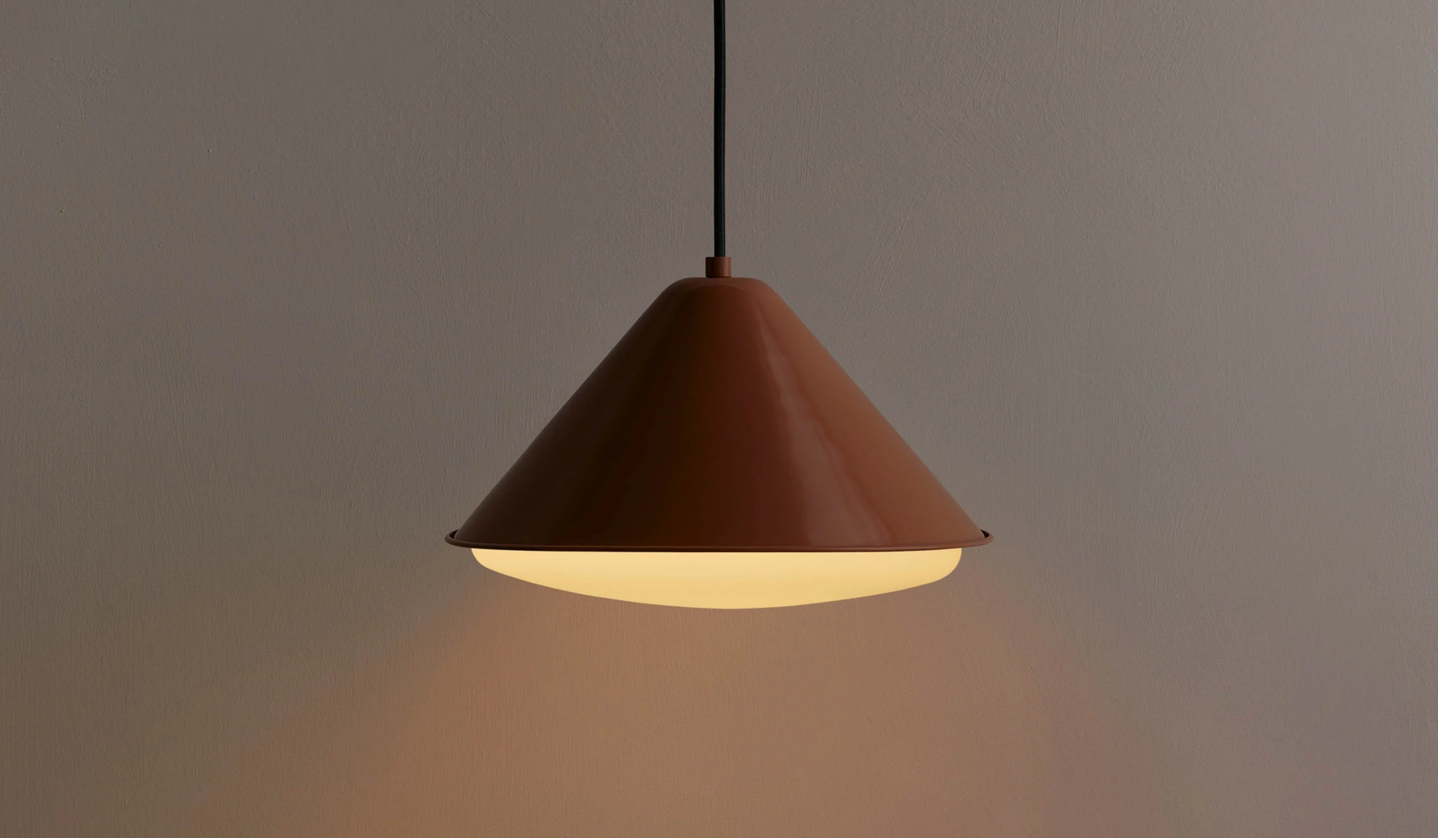 In Common With Eave Triangle Pendant - Image 4