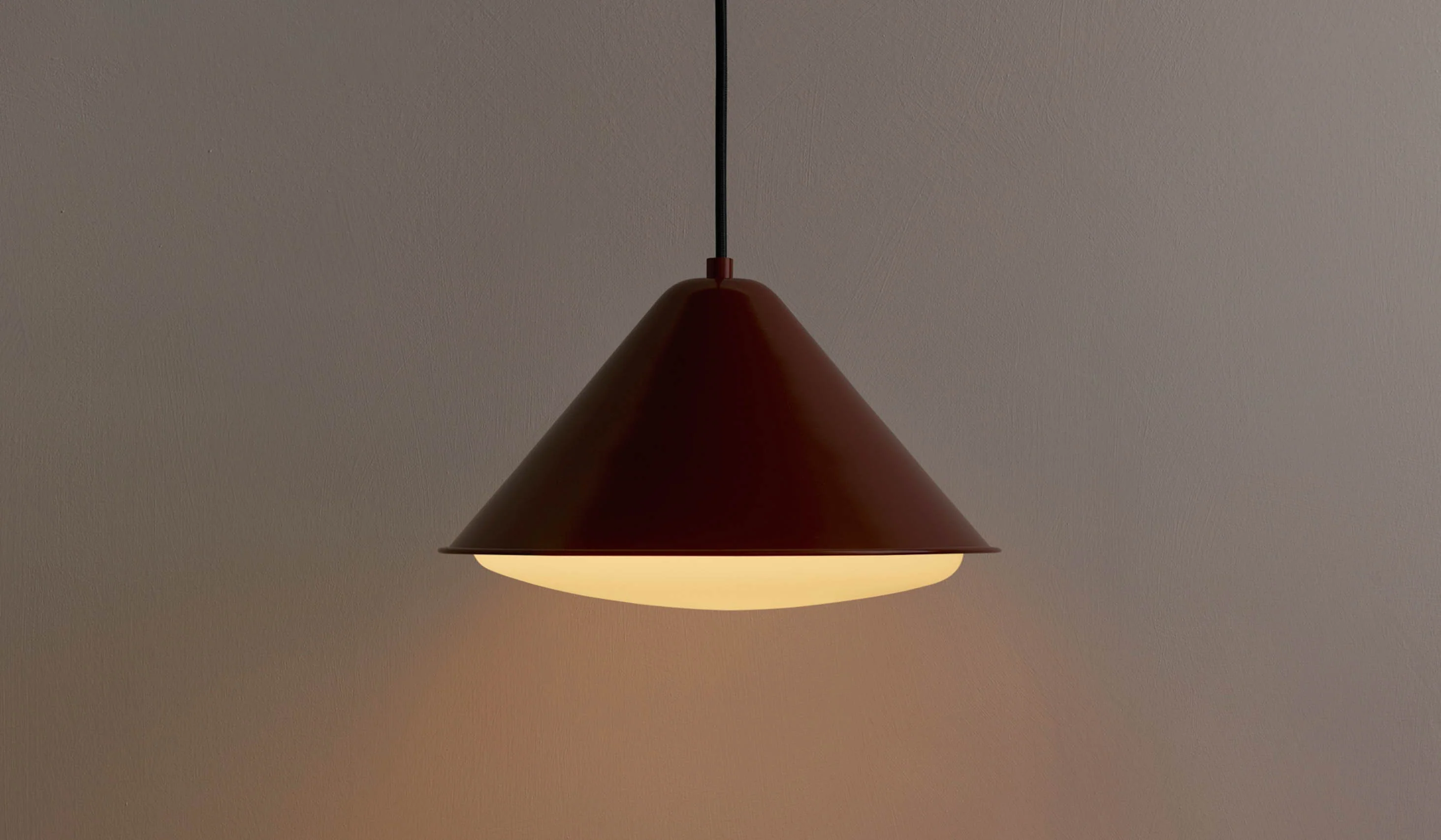 In Common With Eave Triangle Pendant - Image 7