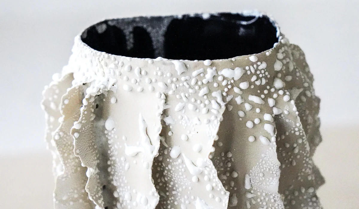 Nathalee Paolinelli White Lichen Ripple Vase No. 6 - Image 4