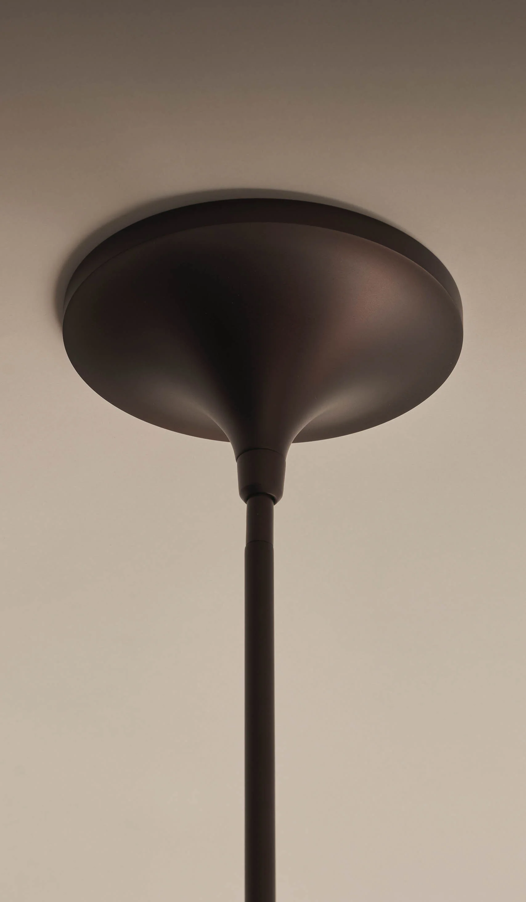 Roll & Hill The Met Pendant - Image 11